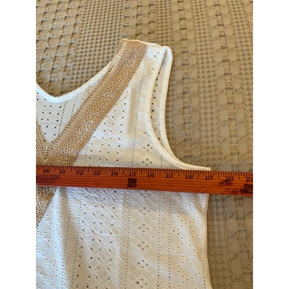 Womens Tank Top Size Large White V Neck with Crochet Border Lightweight New - Picture 11 of 12